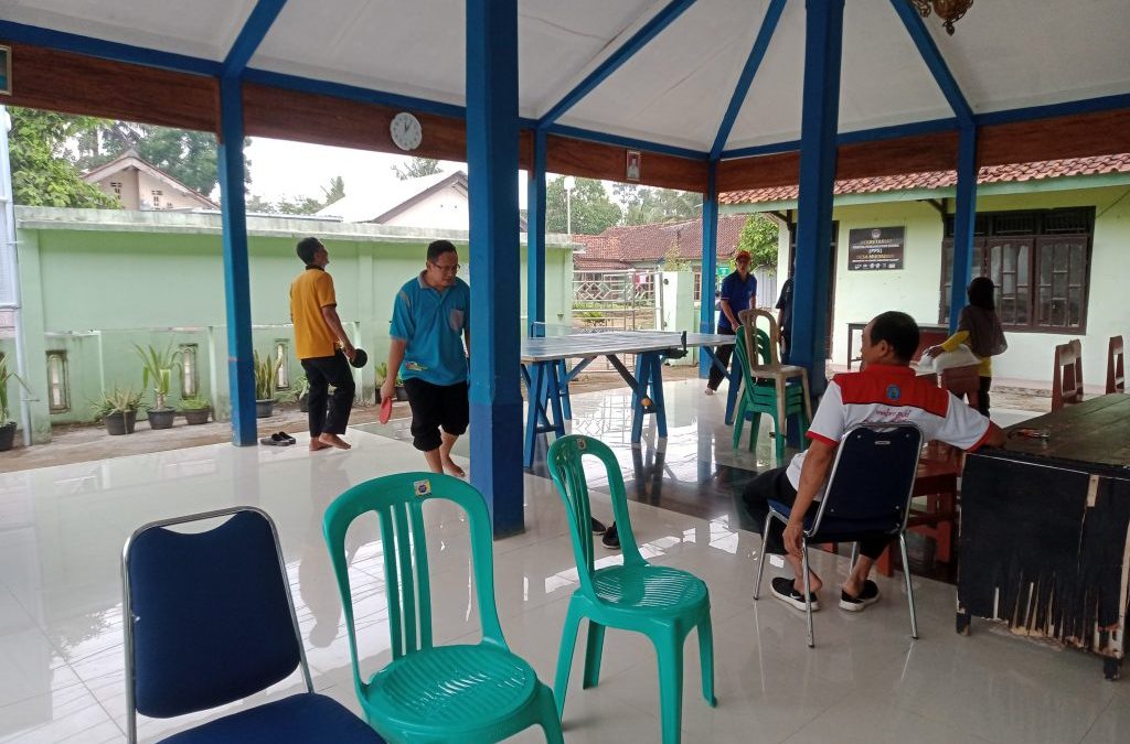 OLAHRAGA JUMAT SEHAT PERANGKAT DESA MULYADADI